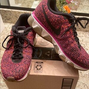 Nike Women's Black and Pink Running Shoes